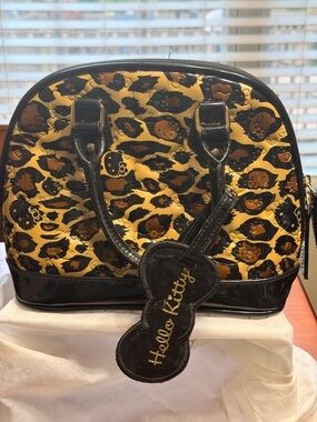 Hello Kitty Light Brown and Black Leopard Print. Brand New-storage bags included